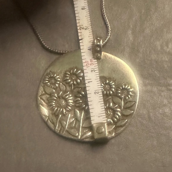 AUTHENTIC OR PAZ ( signed B )
Slightly oxidized sterling silver pendant. - Picture 8 of 12